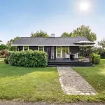 3 Bedroom Stunning Home In Haarby Дом отдыха Harby